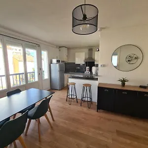 Appartement T2 Renove Avec Parking Gratuit Sur Place