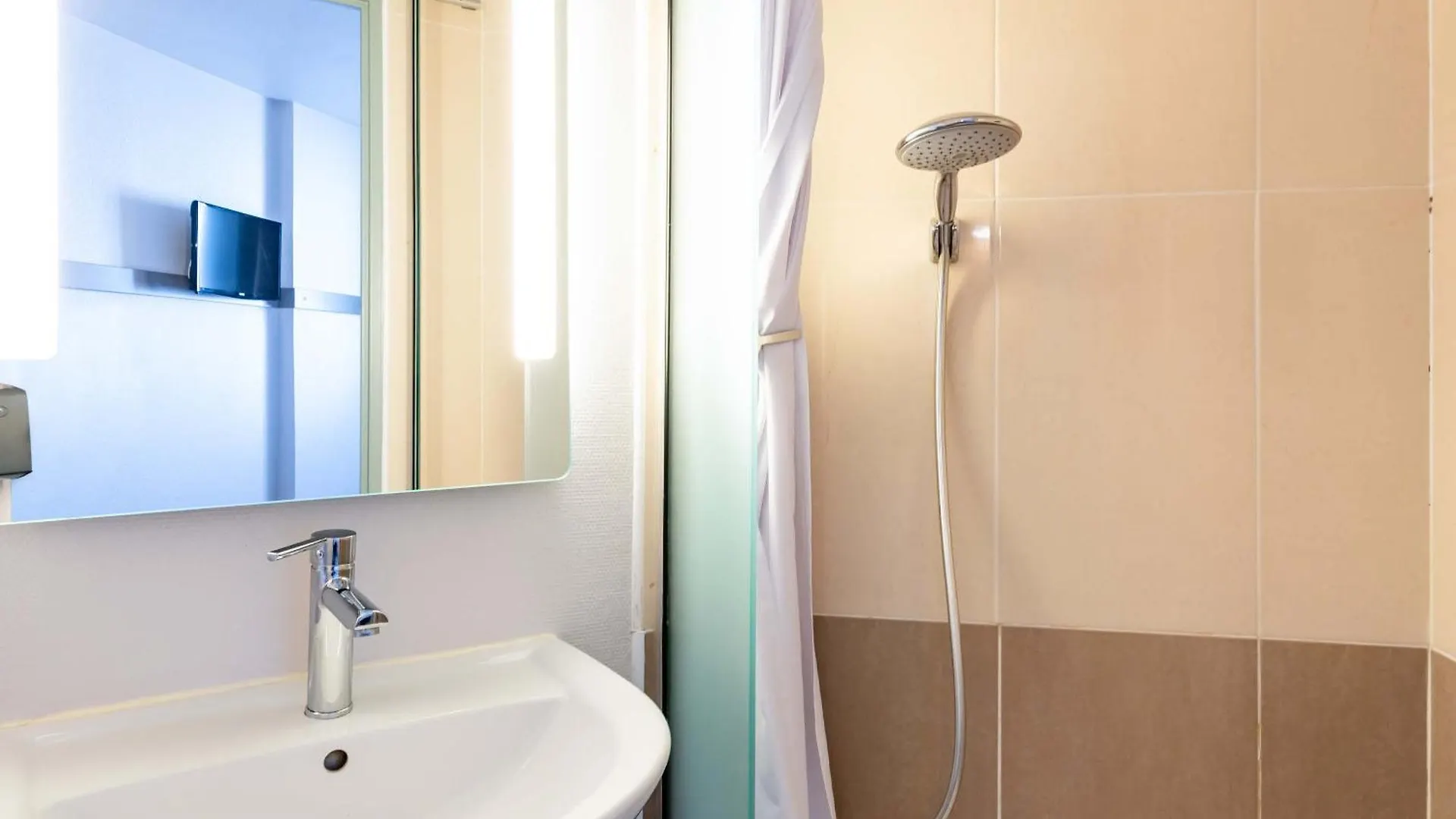 B&B Hotel Valence Sud 2*, Valence (Drome) Francia